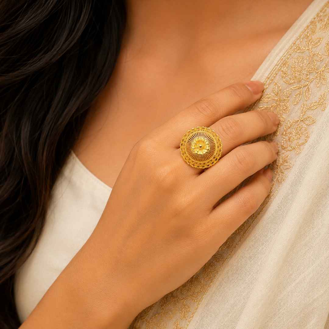 Elegant Gold Finger Ring
