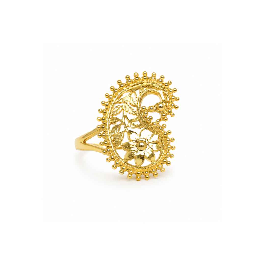 Graceful Gold Ring