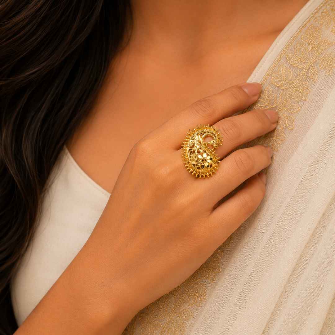 Graceful Gold Ring