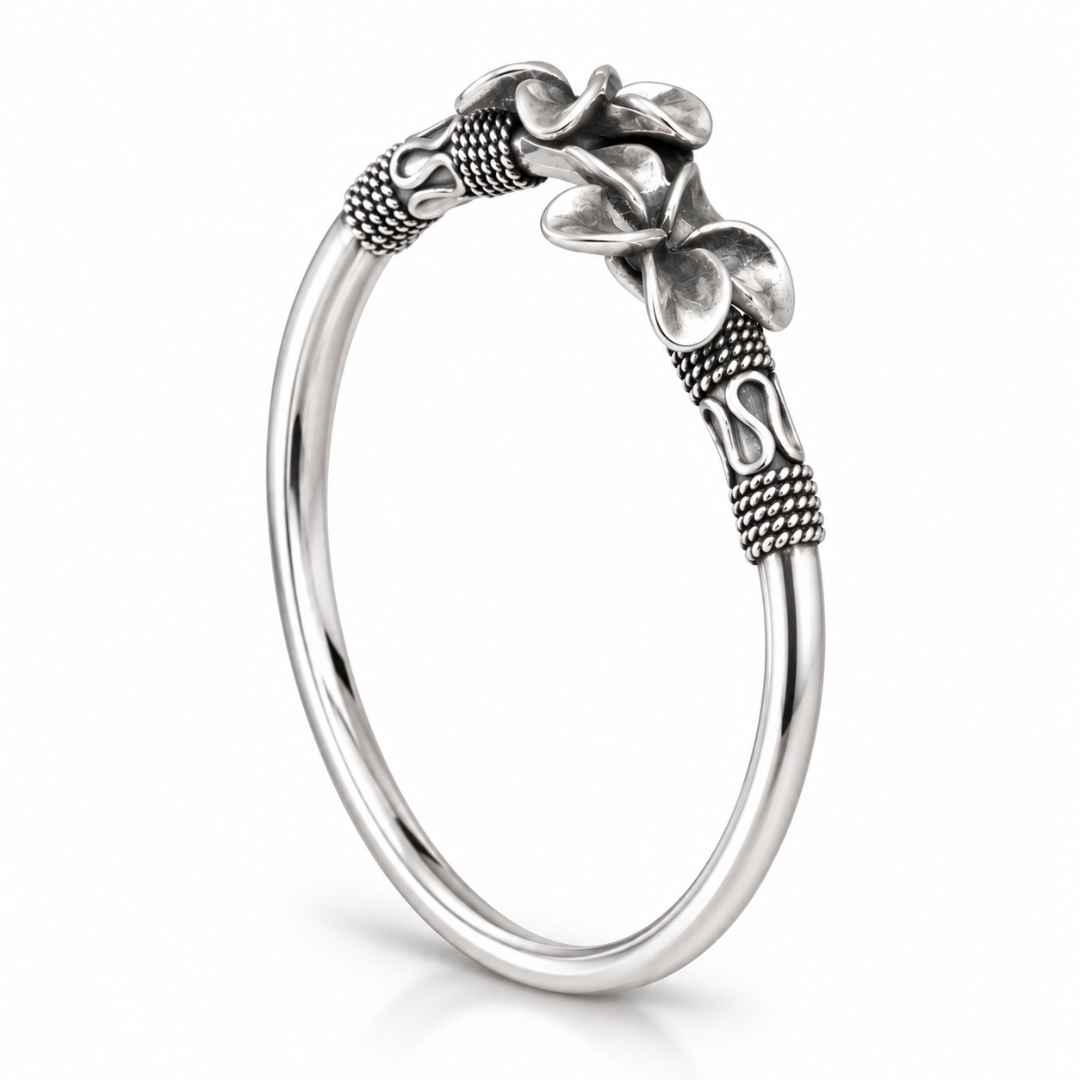 Elegant Wave Pattern Bangle