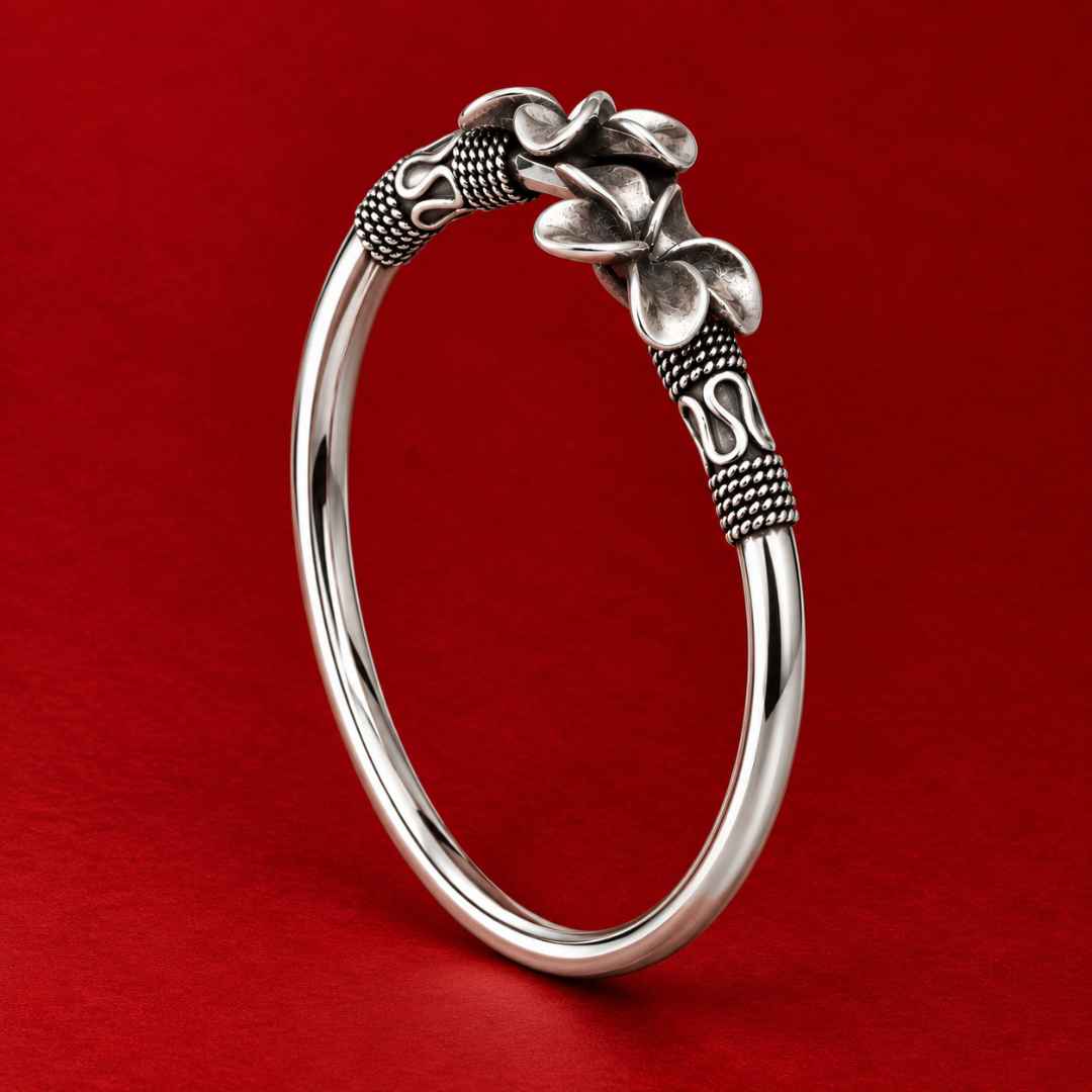 Elegant Wave Pattern Bangle